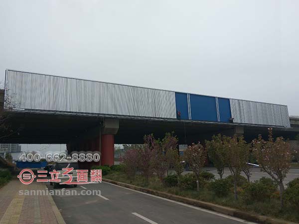 河南省林州市跨路过街三面翻桥体护栏广告牌案例图片