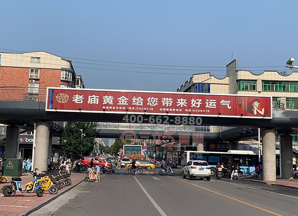 河南焦作市人行立交桥三面翻跨街广告牌案例图片