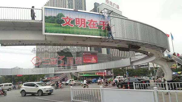 安徽省淮安市圆内外弧环形天桥三面翻广告牌案例图片