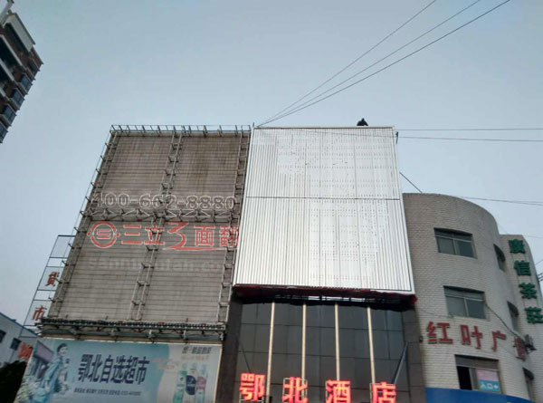 湖北省随州市双层分段三面翻外墙广告牌案例图片