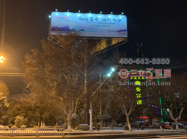 江苏徐州铜山县国道单立柱三角形高炮广告牌案例图片