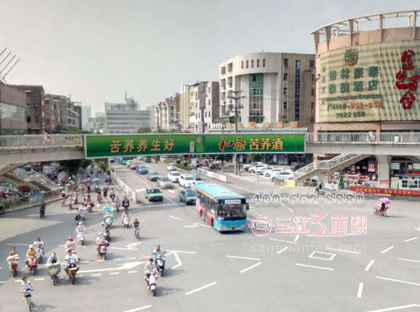安徽亳州跨街人行天桥环岛三面翻圆弧广告牌案例图片
