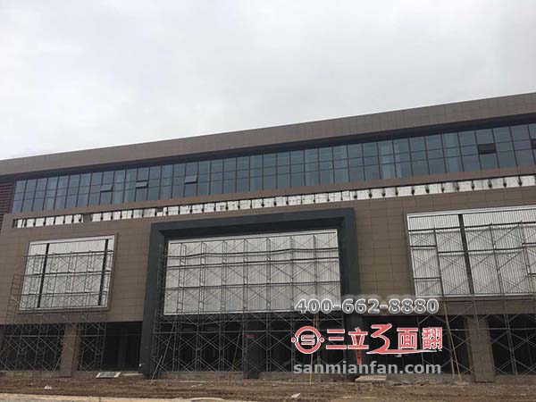 内蒙古赤峰市墙面壁挂平直三面翻广告牌案例施工图片