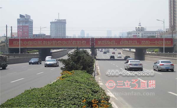 山西省大同市跨铁路桥体三面翻大型广告牌案例图片