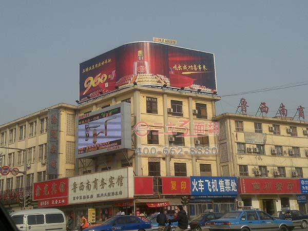 山东菏泽拐角弧形三面翻楼顶广告牌案例图片