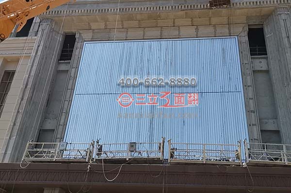 山东烟台莱阳市墙体分段三面翻超高广告牌案例图片