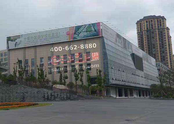 湖北省十堰市楼顶平直三面翻超大型广告牌案例图片