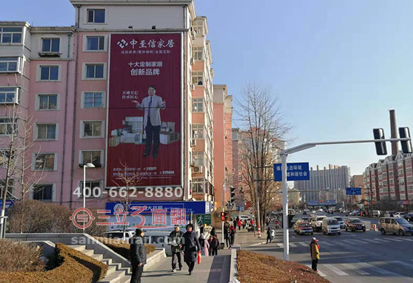 辽宁省丹东市楼体外墙分段三面翻转广告牌案例图片