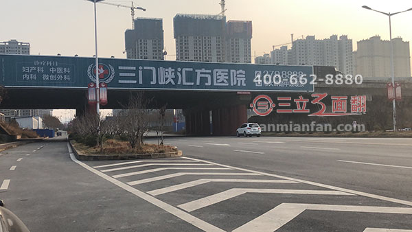 河南省三门峡市跨路桥体三面翻平直广告牌案例施工图片