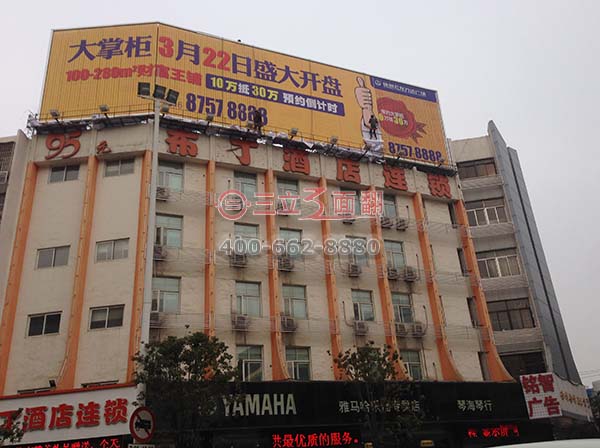 江苏徐州火车站酒店户外楼顶三面翻广告牌案例图片