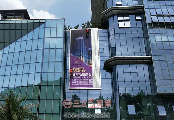 广东东莞大厦楼体玻璃外墙三面翻广告牌案例图片