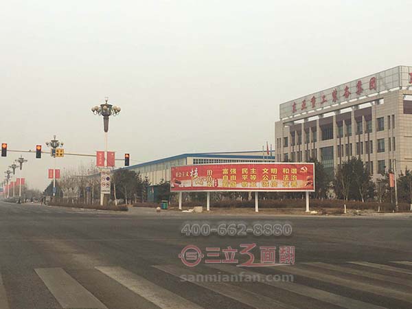 河北省唐山市路口弧形三面翻落地立柱广告牌案例图片